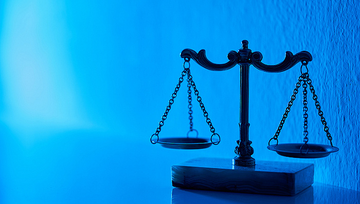 英伟达股价续创历史新高；上万名艺术家对AI公司发起